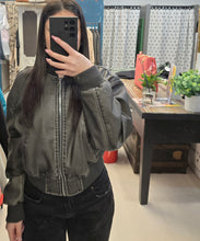 Carica l'immagine nel visualizzatore di Gallery, Bomber Ecopelle Effetto Maltinto Corto Vita