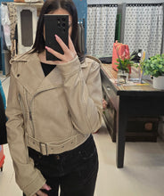 Carica l'immagine nel visualizzatore di Gallery, Chiodo Corto Ecopelle Effetto Maltinto