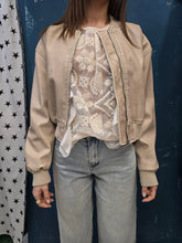 Carica l'immagine nel visualizzatore di Gallery, Bomber Ecopelle Effetto Maltinto Corto Vita