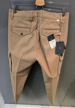 Carica l'immagine nel visualizzatore di Gallery, Pantalone Cargo Camel