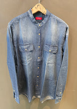 Carica l'immagine nel visualizzatore di Gallery, Camicia Coreana Jeans Lavaggio Medio