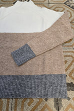 Carica l'immagine nel visualizzatore di Gallery, Maglia Dolcevita Righe Grandi Panna Grigio Cammello