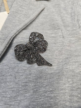 Carica l'immagine nel visualizzatore di Gallery, Giacca Felpa Avvitato Spilla Strass