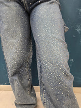 Carica l'immagine nel visualizzatore di Gallery, Jeans Elasticizzato Mom Fit Strass Davanti Dietro