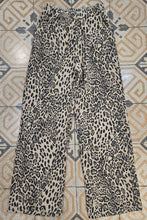 Carica l'immagine nel visualizzatore di Gallery, Pantalone Felpa Wide Leg Animalier Elastico Vita
