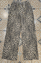 Carica l'immagine nel visualizzatore di Gallery, Pantalone Felpa Wide Leg Animalier Elastico Vita