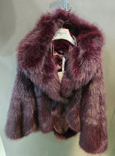 Carica l'immagine nel visualizzatore di Gallery, Pelliccia Ecologica Media Cappuccio Gancio Taglia Unica