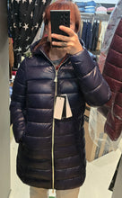 Carica l'immagine nel visualizzatore di Gallery, Piumino Ecologico Cappuccio Avvitato Ginocchio Zip
