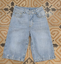 Carica l'immagine nel visualizzatore di Gallery, Bermuda Denim Lavaggio Chiaro Taglia 42