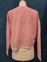 Carica l'immagine nel visualizzatore di Gallery, Maglia Lavorazione Rilievo Scollo V Rosa Taglia S