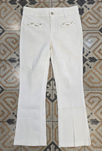 Carica l'immagine nel visualizzatore di Gallery, Jeans Elasticizzato Avorio Catene Dorate Tasche Zampetta