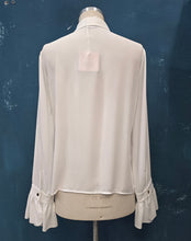 Carica l'immagine nel visualizzatore di Gallery, Camicia Colletto Jabot Manica Lunga Gala Bianca