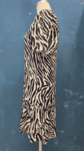 Carica l'immagine nel visualizzatore di Gallery, Abito Raso Fantasia Zebrata Mezze Maniche Gala