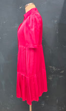 Carica l'immagine nel visualizzatore di Gallery, Abito Chemisier Raso Mezze Maniche Balze Plissettate Fucsia