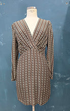 Carica l'immagine nel visualizzatore di Gallery, Abito Pura Seta Fantasia Scollo V Sotto Seno