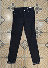 Carica l'immagine nel visualizzatore di Gallery, Jeans Elasticizzato Skinny Nero Strass Orlo Taglia 27