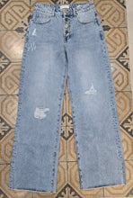 Carica l'immagine nel visualizzatore di Gallery, Jeans Fermo Wide Leg Strappi Bottoni Gioiello Celeste