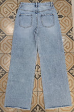 Carica l'immagine nel visualizzatore di Gallery, Jeans Fermo Wide Leg Strappi Bottoni Gioiello Celeste