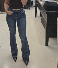 Carica l'immagine nel visualizzatore di Gallery, Jeans Elasticizzato Zampa Orlo Sfrangiato Blu