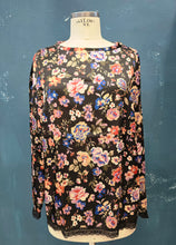 Carica l'immagine nel visualizzatore di Gallery, Blusa Raso Floreale Rifinitura Pizzo Orlo