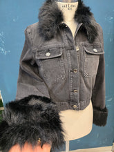 Carica l'immagine nel visualizzatore di Gallery, Giubbotto Denim Trapuntato Ecopelliccia Removibile