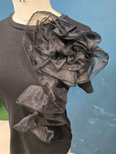 Carica l'immagine nel visualizzatore di Gallery, T-Shirt Paricollo Fiore Tulle Nero Taglia 42