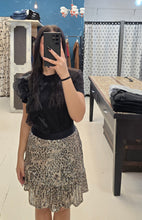 Carica l'immagine nel visualizzatore di Gallery, T-Shirt Paricollo Fiore Tulle Nero Taglia 42