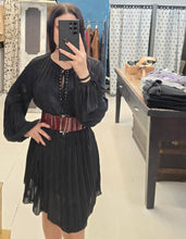 Carica l'immagine nel visualizzatore di Gallery, Abito Crepe Nero Plissettato Legato Collo Sottoveste