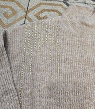 Carica l'immagine nel visualizzatore di Gallery, Maglia Dolcevita Costine Strass Dorati Camel