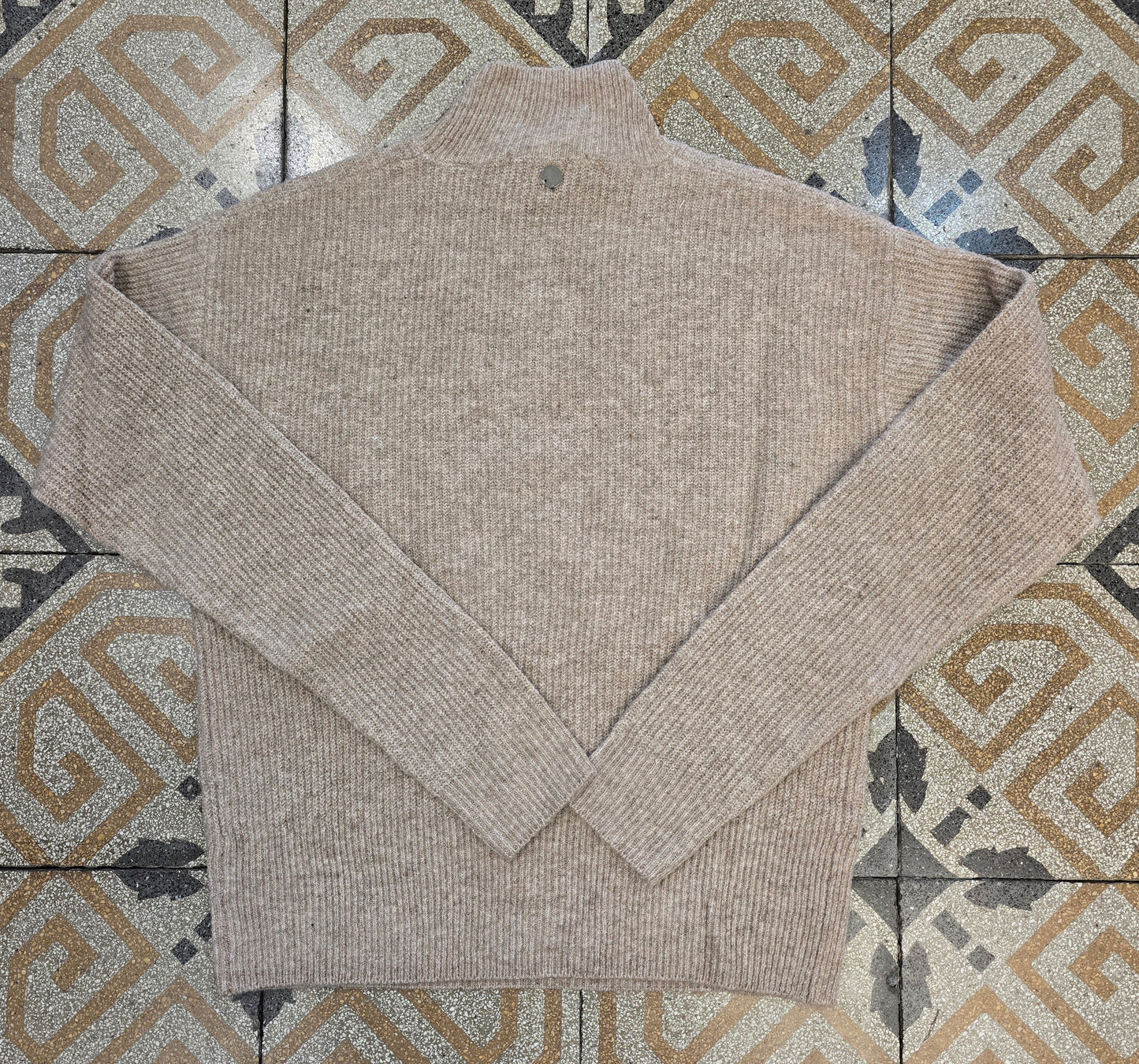 Maglia Dolcevita Costine Strass Dorati Camel