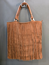 Carica l'immagine nel visualizzatore di Gallery, Borsa Pelle Martellata Frange Scamosciata