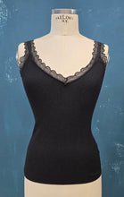 Carica l'immagine nel visualizzatore di Gallery, Canotta Viscosa 50% Costine Pizzo Scollo V