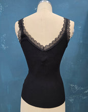 Carica l'immagine nel visualizzatore di Gallery, Canotta Viscosa 50% Costine Pizzo Scollo V