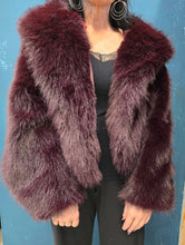 Carica l'immagine nel visualizzatore di Gallery, Pelliccia Ecologica Media Cappuccio Gancio Taglia Unica
