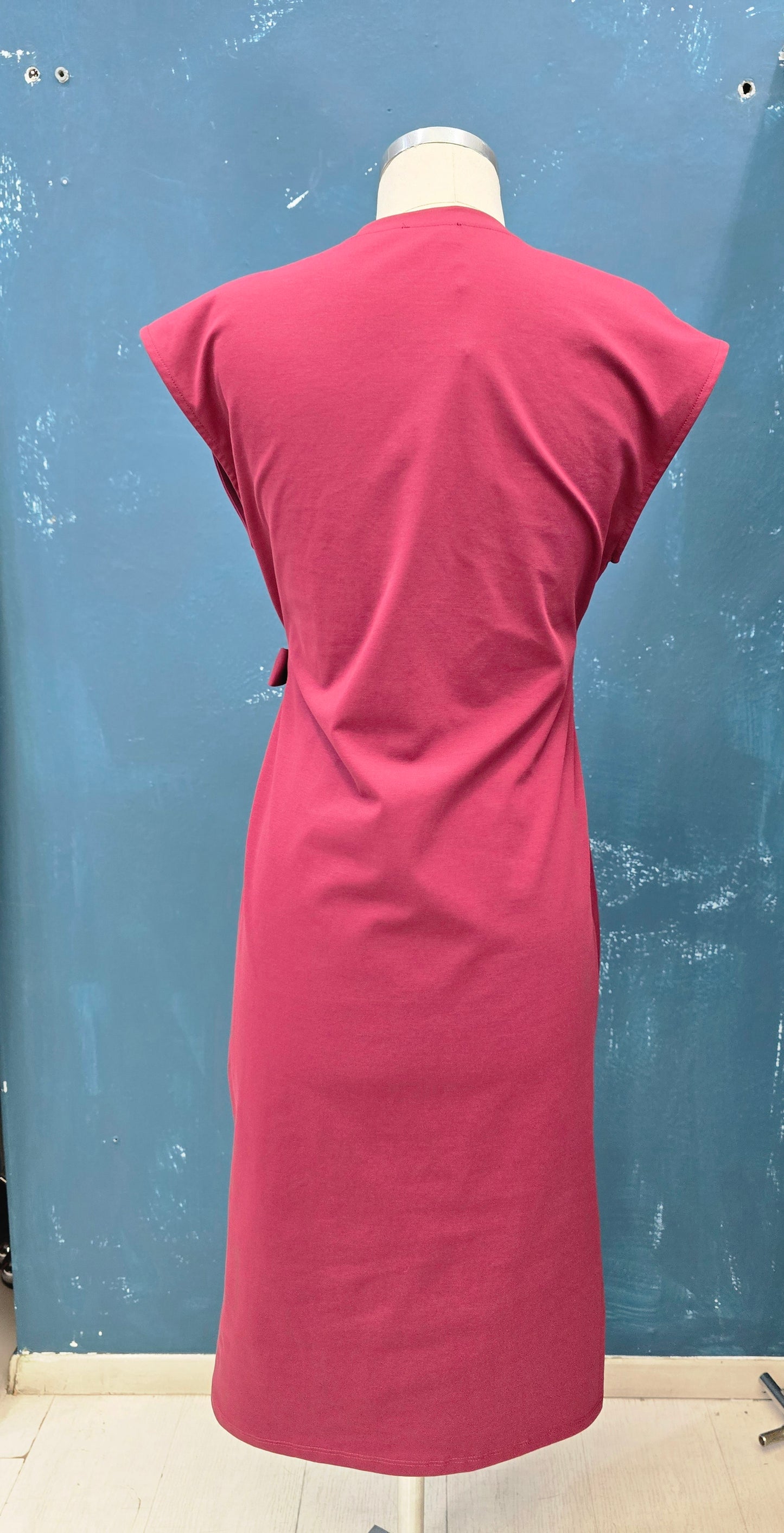 Abito Punto Milano Smanicato Drappeggio Fiocco Lampone