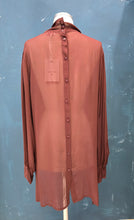 Carica l'immagine nel visualizzatore di Gallery, Blusa Lunga Crepe Viscosa Trasparente Abbottonatura Dietro