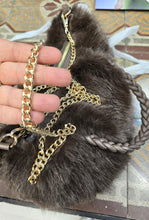Carica l'immagine nel visualizzatore di Gallery, Borsa Ecopelliccia Media Treccina Catena Dorata Visone