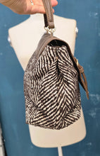 Carica l'immagine nel visualizzatore di Gallery, Borsa Media Panno Spigato Ecopelle Moro