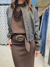 Carica l'immagine nel visualizzatore di Gallery, Bomber Ecopelle Effetto Maltinto Corto Vita