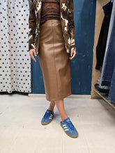 Carica l'immagine nel visualizzatore di Gallery, Gonna Ecopelle Longuette Spacco Dietro