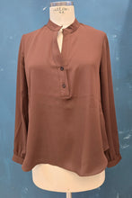 Carica l'immagine nel visualizzatore di Gallery, Camicia Crepe Serafino Svasata Beige
