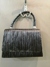 Carica l'immagine nel visualizzatore di Gallery, Borsa Mini Ecopelle Goffrata Nera Catenina Argento