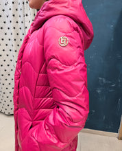 Carica l'immagine nel visualizzatore di Gallery, Piumino Lungo Ecologico Appoggiato Fucsia Taglia 42