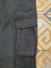 Carica l'immagine nel visualizzatore di Gallery, Pantalone Cargo Elasticizzato Regular Nero