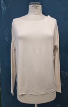 Carica l'immagine nel visualizzatore di Gallery, T-Shirt Kimono Viscosa Barchetta Laser Cut