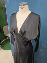 Carica l'immagine nel visualizzatore di Gallery, Abito Lungo Raso Scollo V Maniche 3/4
