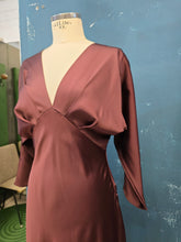 Carica l'immagine nel visualizzatore di Gallery, Abito Lungo Raso Scollo V Maniche 3/4