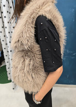 Carica l'immagine nel visualizzatore di Gallery, Gilet Ecopelliccia Ganci Taglia Unica