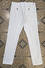 Carica l'immagine nel visualizzatore di Gallery, Pantalone Velluto Millerighe Chinos Bianco