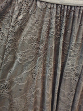 Carica l'immagine nel visualizzatore di Gallery, Gonna Pizzo Lunga Elastico Vita